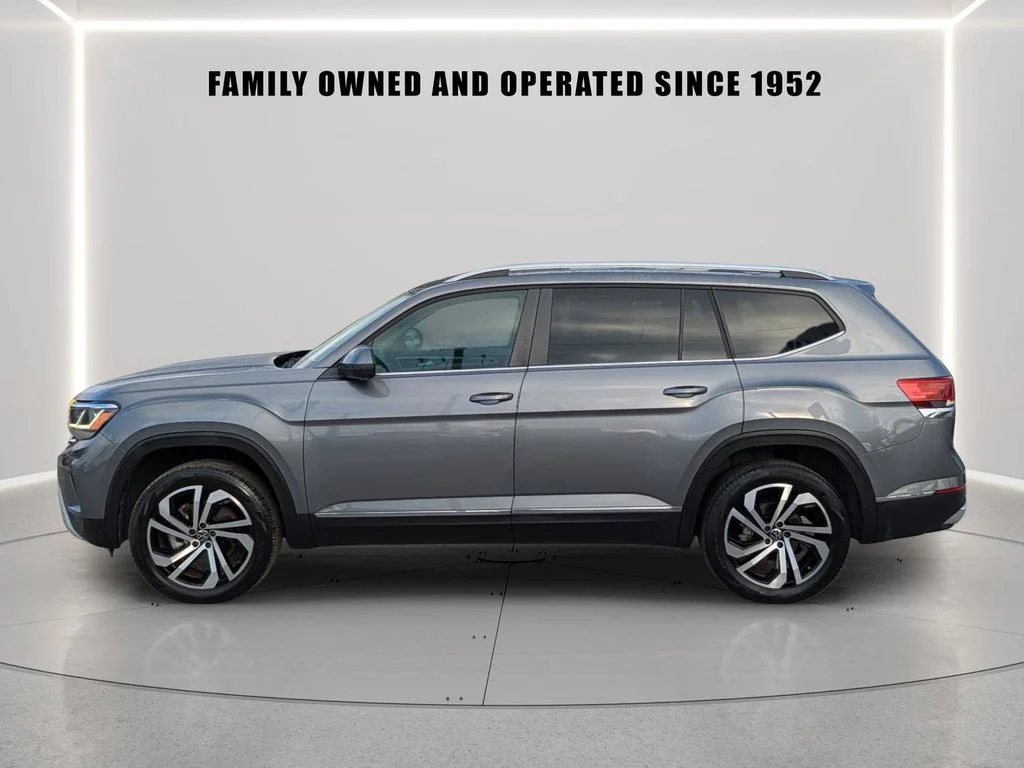 Used 2023 Gray Volkswagen SEL image 3