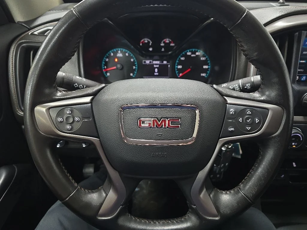 Used 2022 Black GMC AT4 w/Cloth image 18