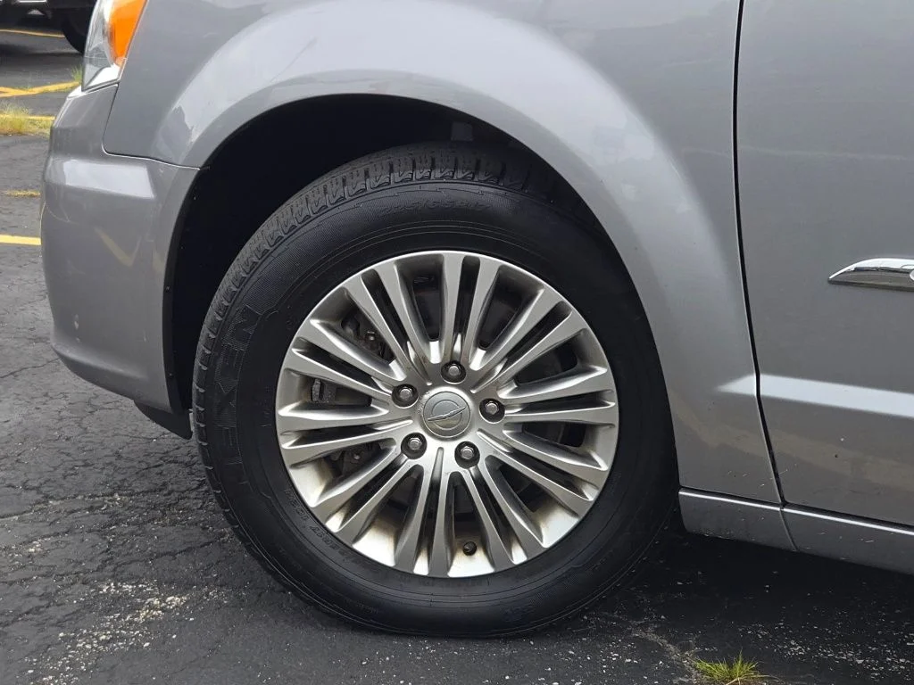 Used 2013 Silver Chrysler Touring-L image 15
