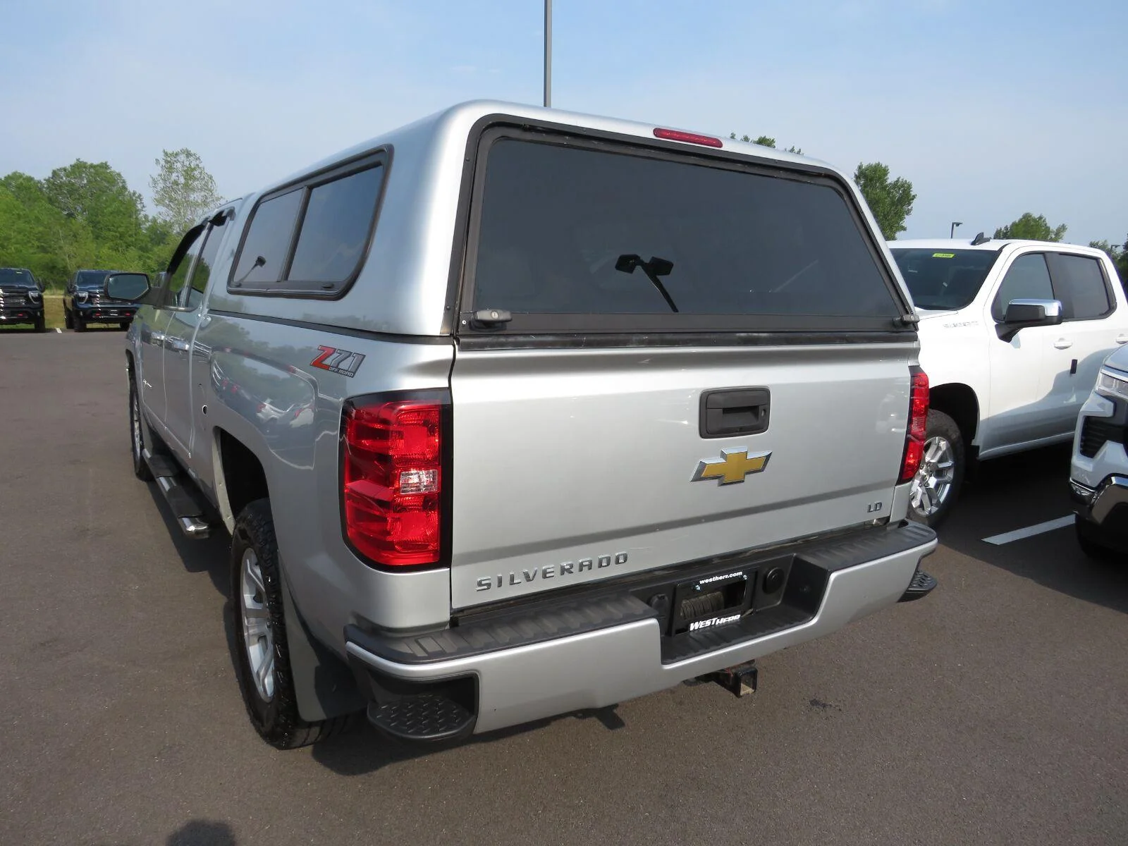 Used 2019 SILVER ICE METALLIC Chevrolet LT image 17