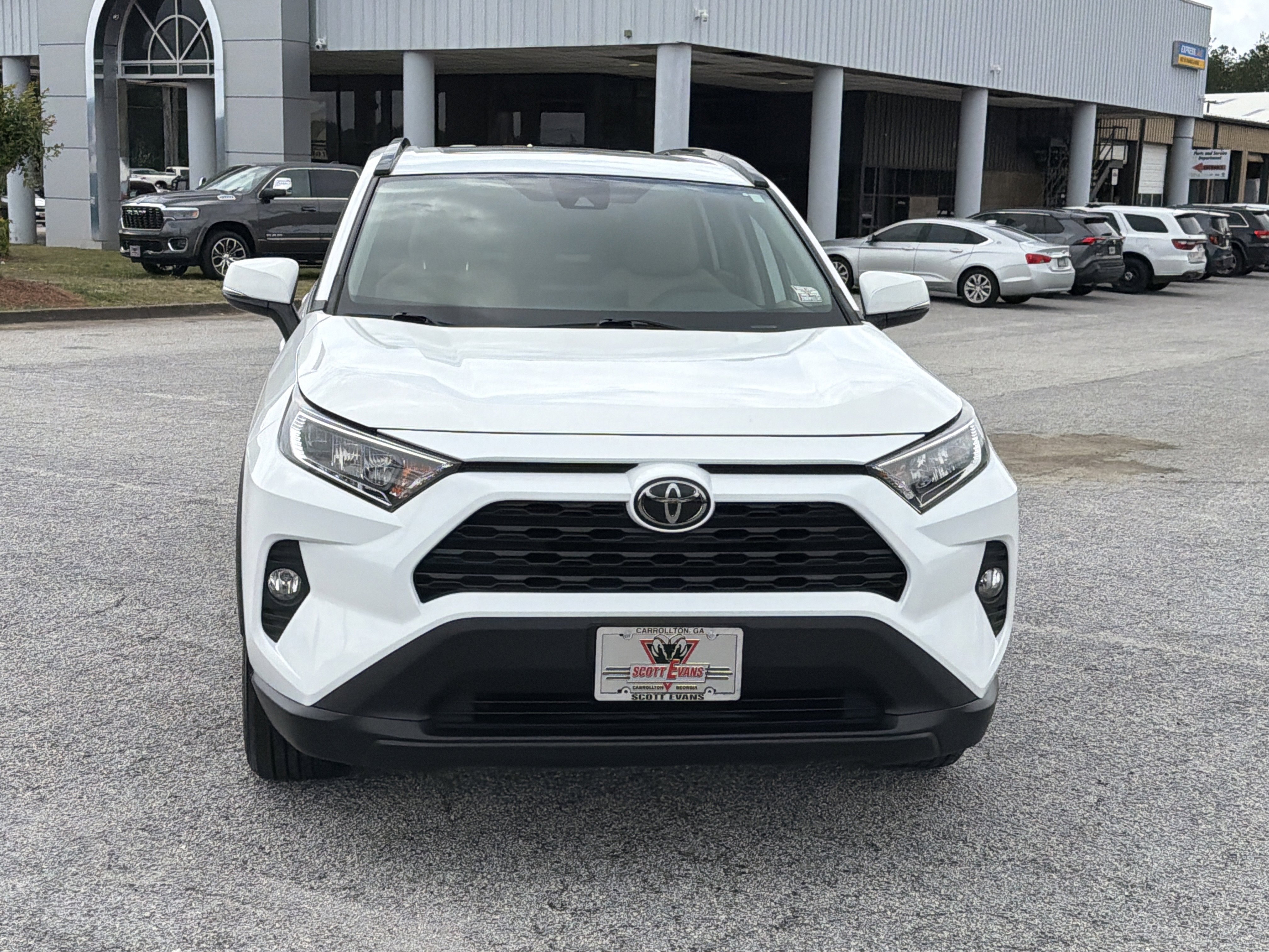 Used 2019 Super White Toyota XLE image 3