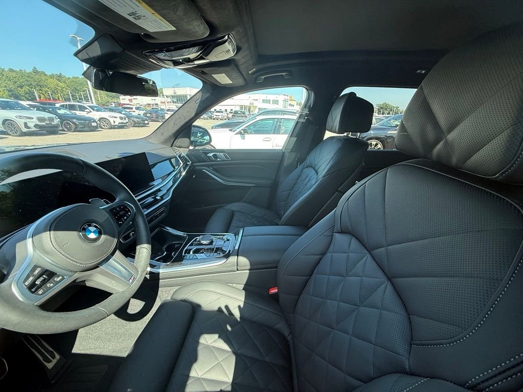 Used 2025 Black Sapphire Metallic BMW xDrive40i image 5