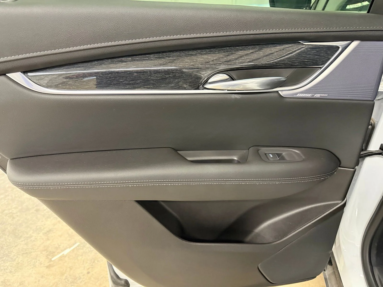 Used 2022 White Cadillac Premium Luxury image 28