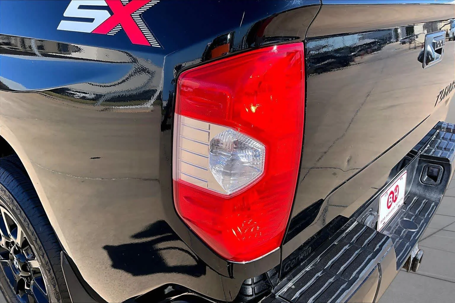 Used 2021 Midnight Black Metallic Toyota SR5 image 27