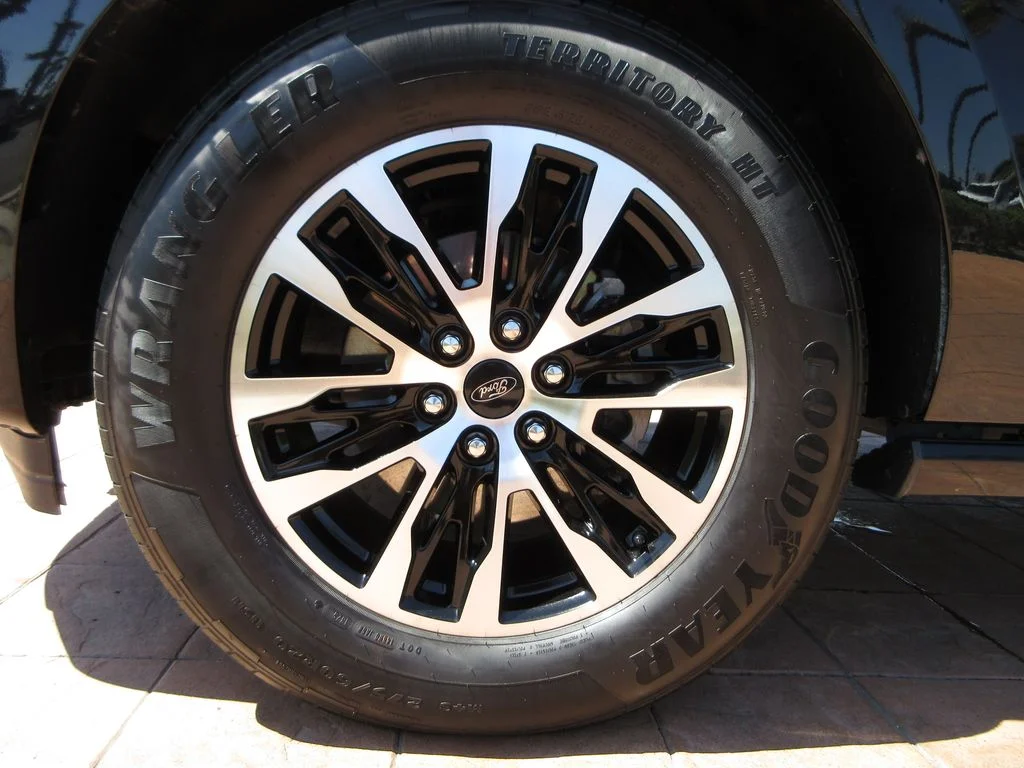 Used 2025 Black Metallic Ford Platinum image 8