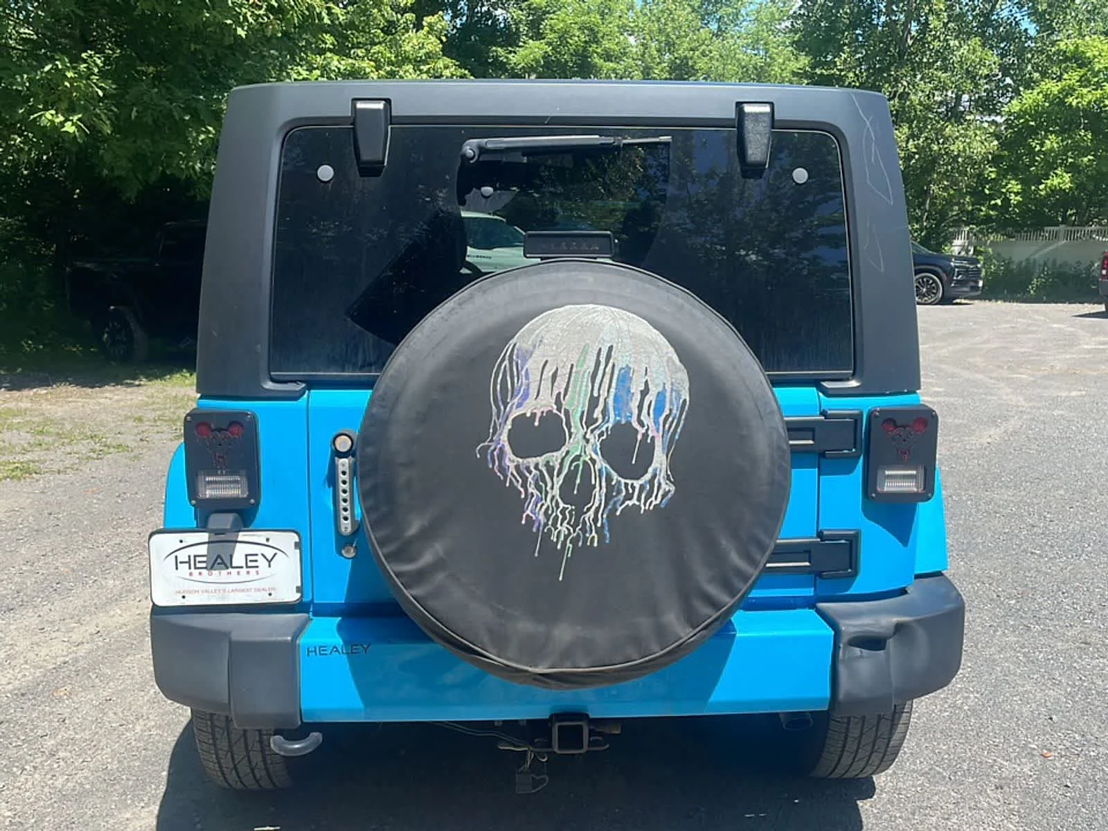 Used 2017 Chief Clearcoat Jeep Sahara image 6