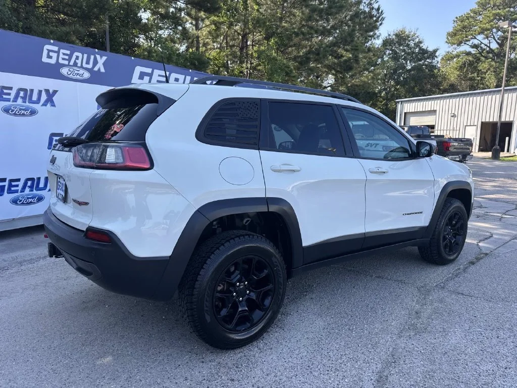 Used 2019 Pearl White Pearlcoat Jeep Trailhawk image 14