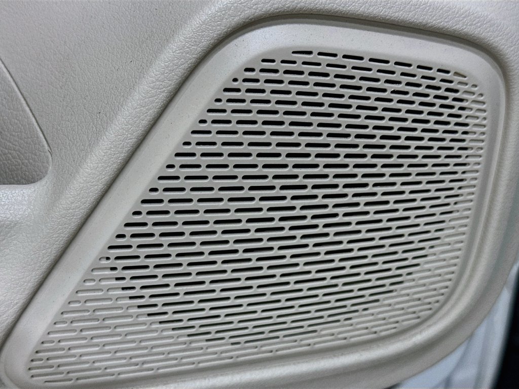 Used 2023 White Mercedes-Benz GLB 250 image 19