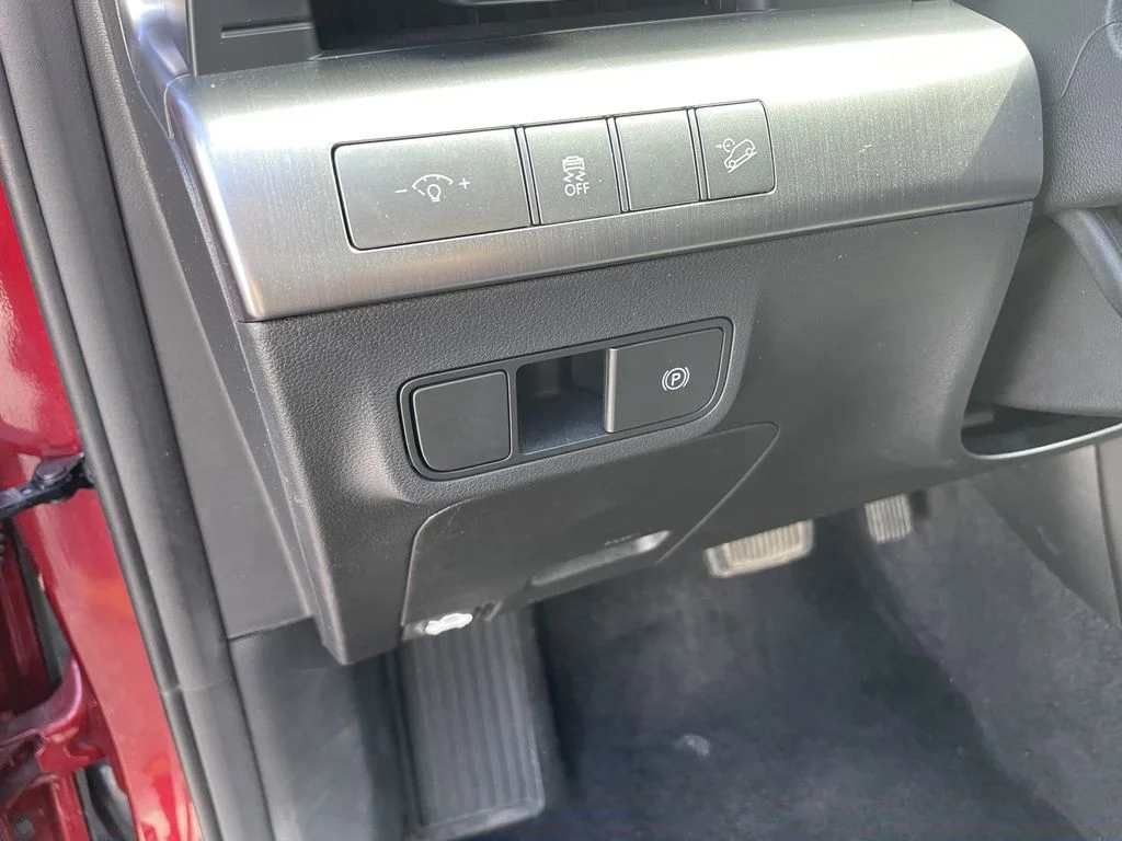 Used 2025 Ultimate Red Metallic Hyundai SEL image 19