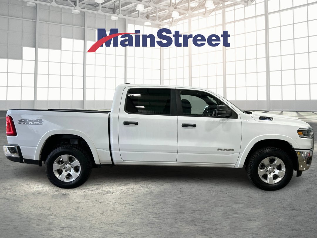 Used 2025 White Ram Big Horn/Lone Star image 6
