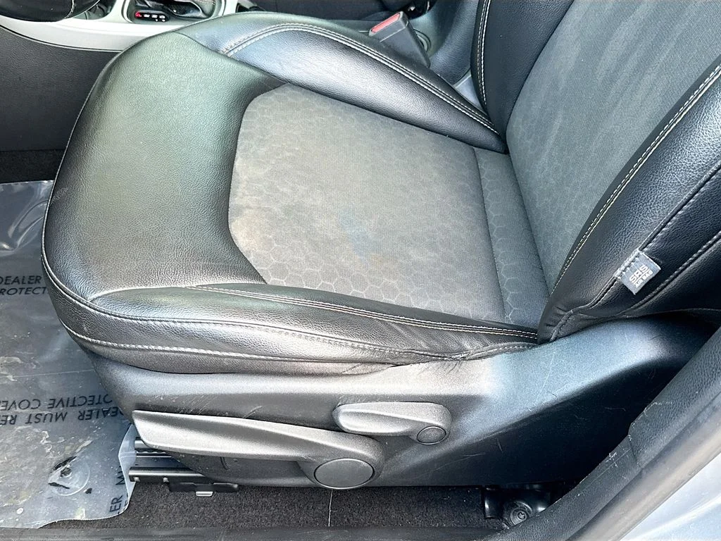Used 2019 Billet Silver Metallic Clearcoat Jeep Latitude image 18