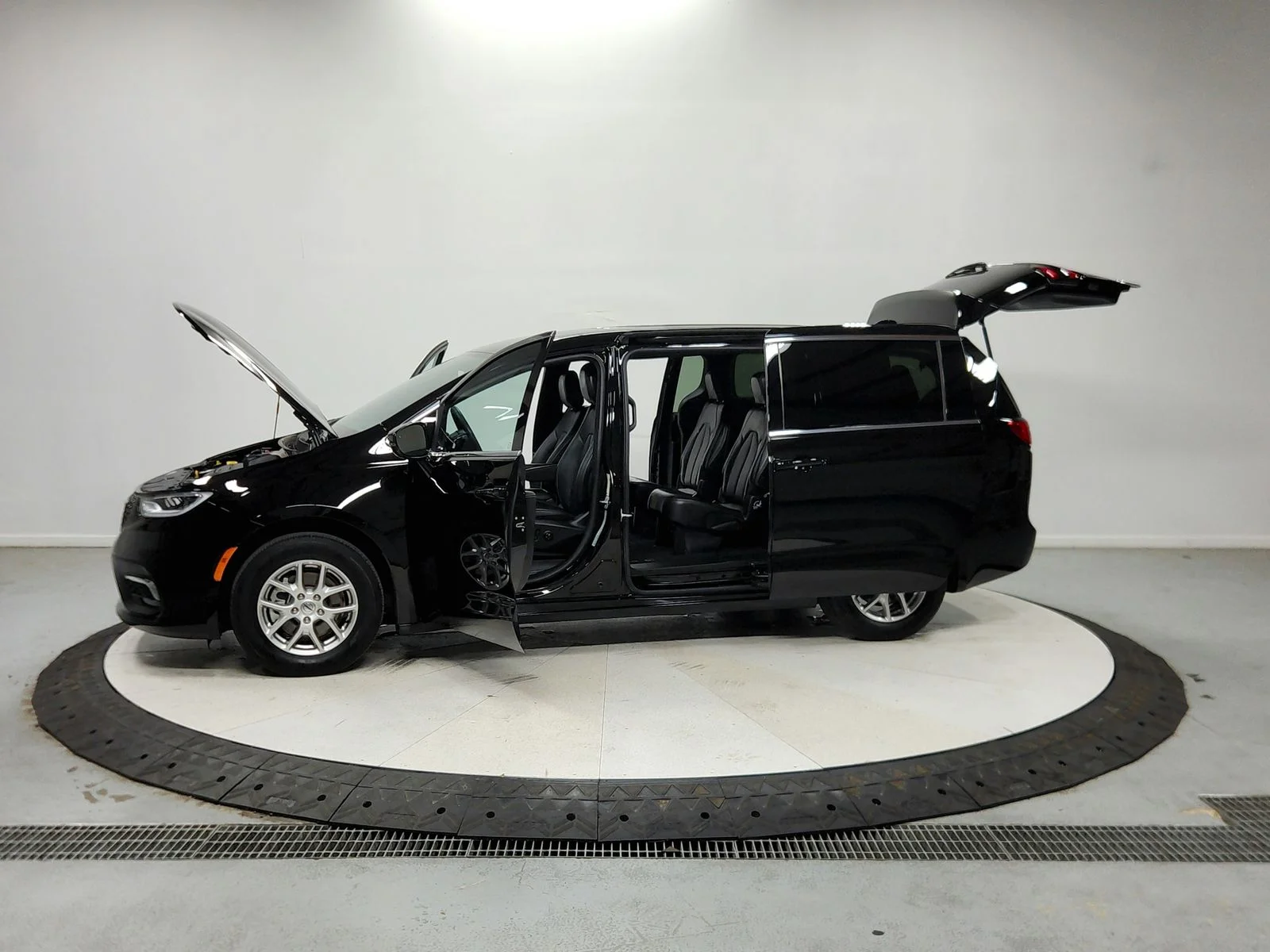 Used 2025 Black Chrysler Select image 13