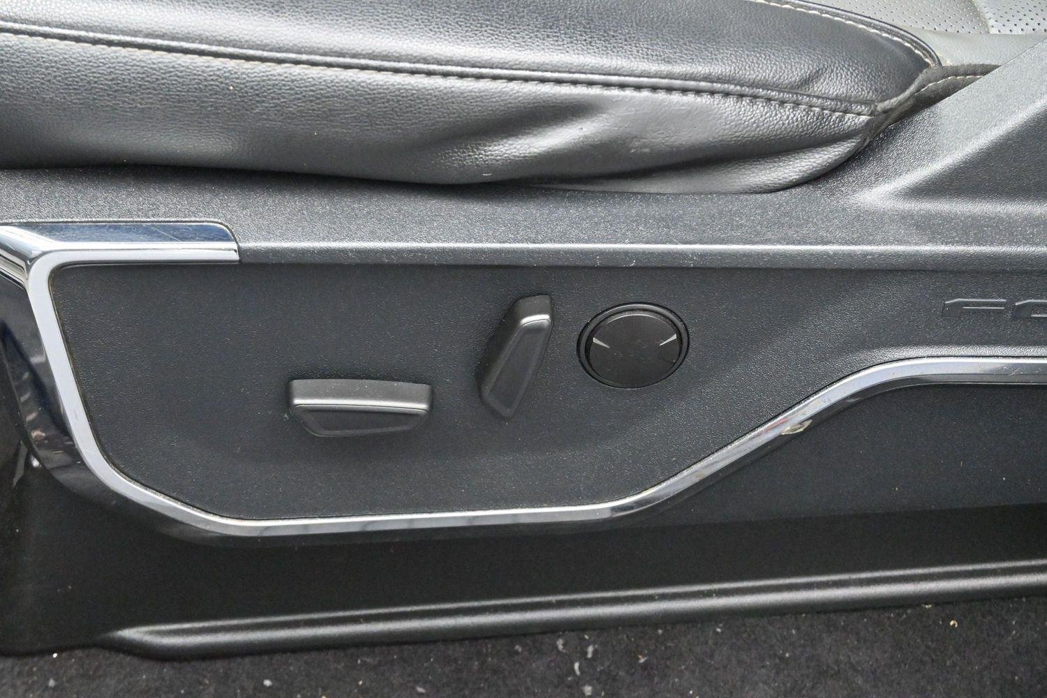 Used 2023  Ford LARIAT image 14