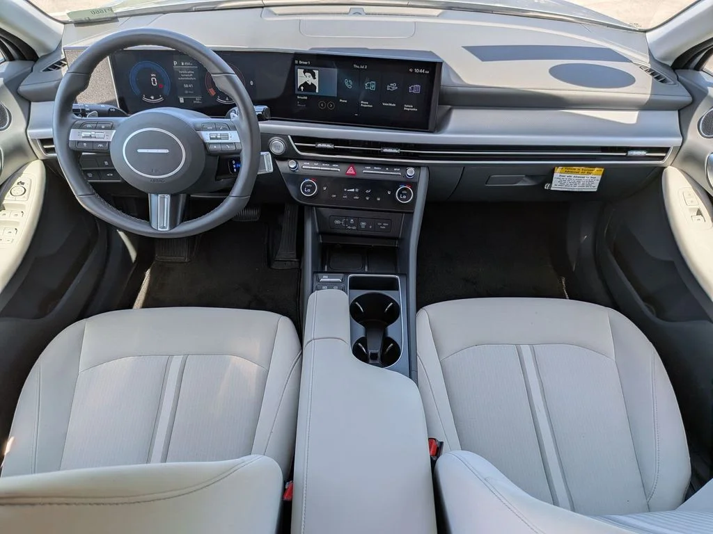 Used 2026 Silver Hyundai SEL Sport image 24