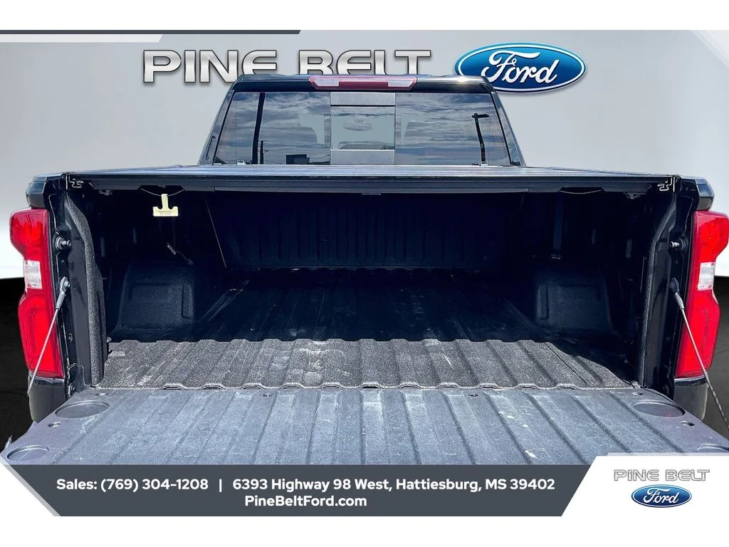 Used 2021 BLACK Chevrolet RST image 12