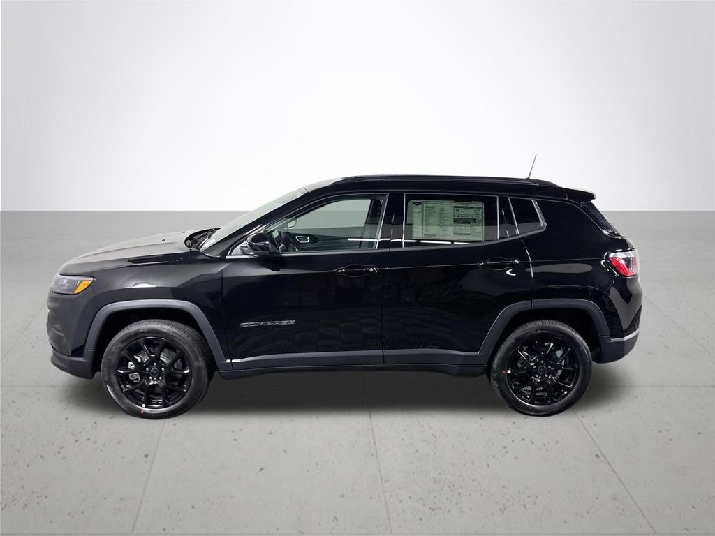 New 2026 Diamond Black Crystal Pearlcoat Jeep Latitude image 9