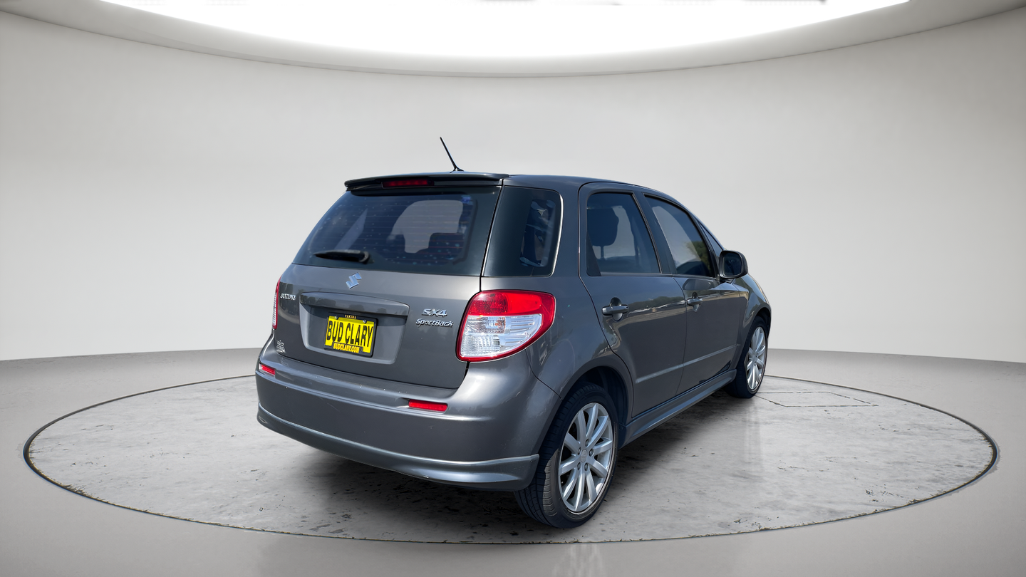 Used 2012 Gray Suzuki Base image 4