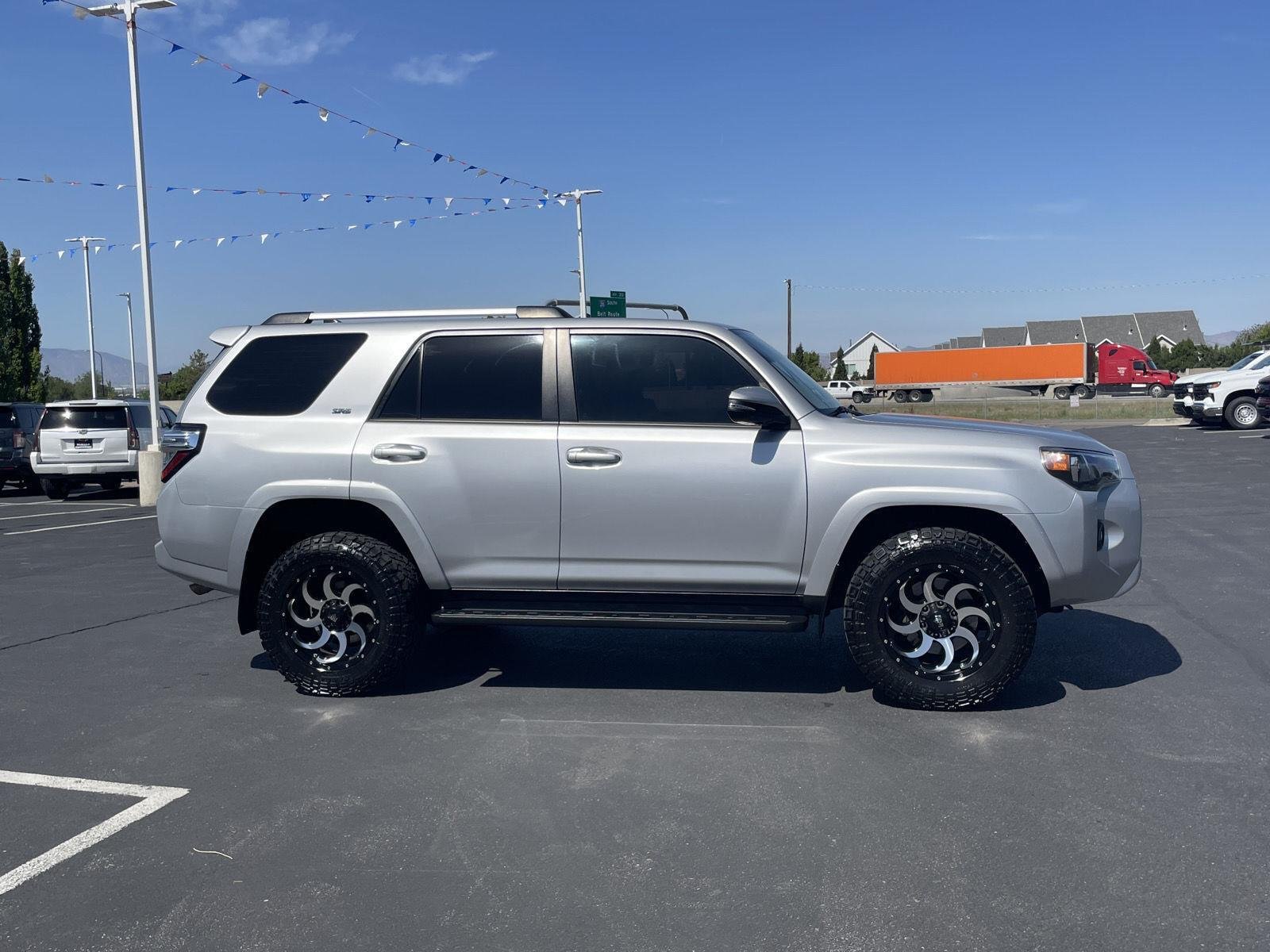 2022 Toyota 4Runner SR5 Premium - Photo 7
