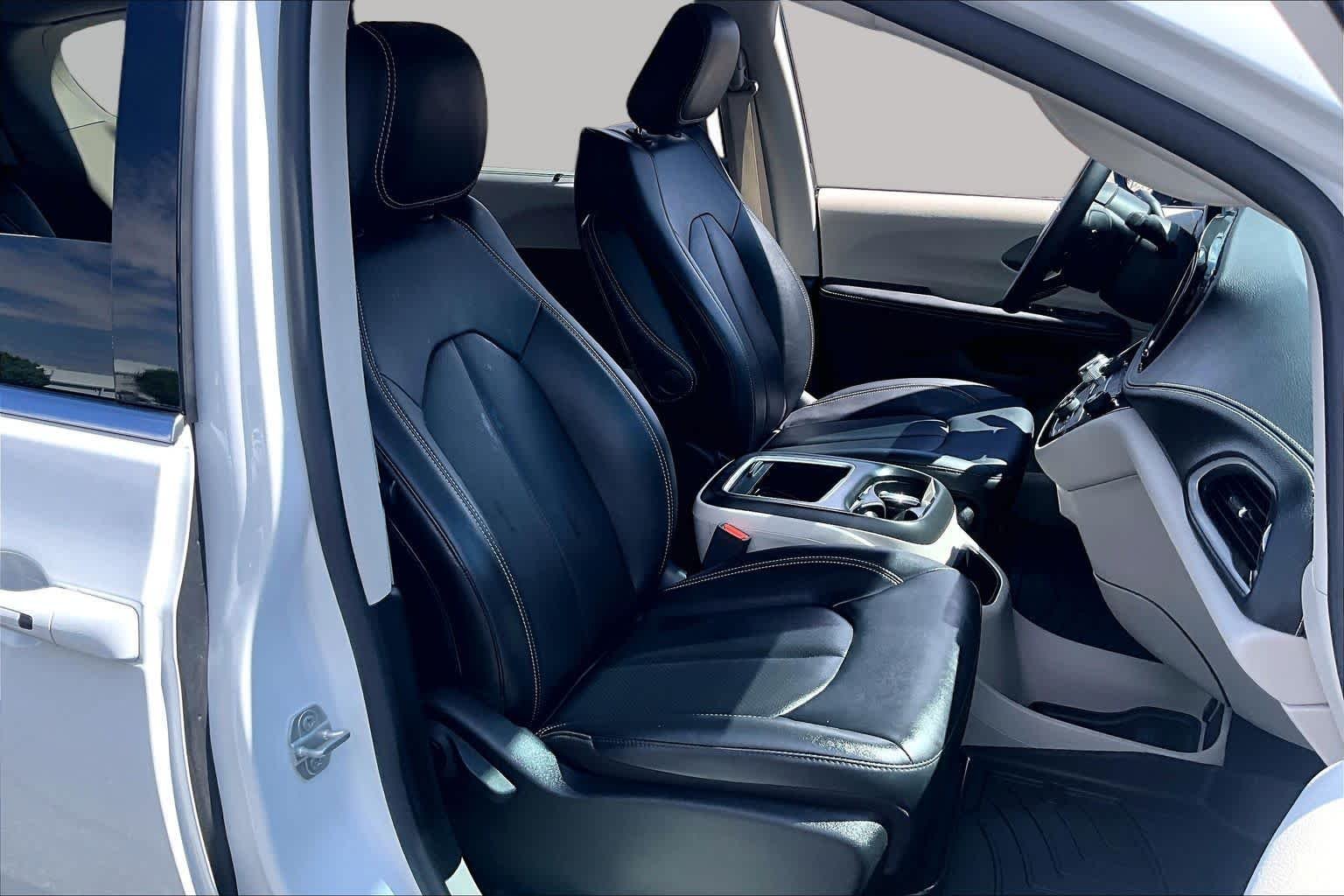 Used 2024 Bright White Clearcoat Chrysler Touring L image 8
