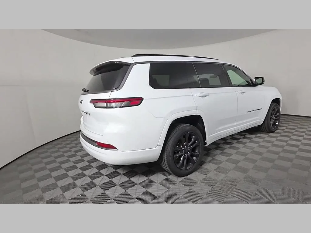 New 2026 Bright White Clear-Coat Exterior Paint Jeep Limited Reserve image 33