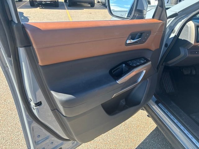 Used 2023 Gray Nissan Platinum image 12