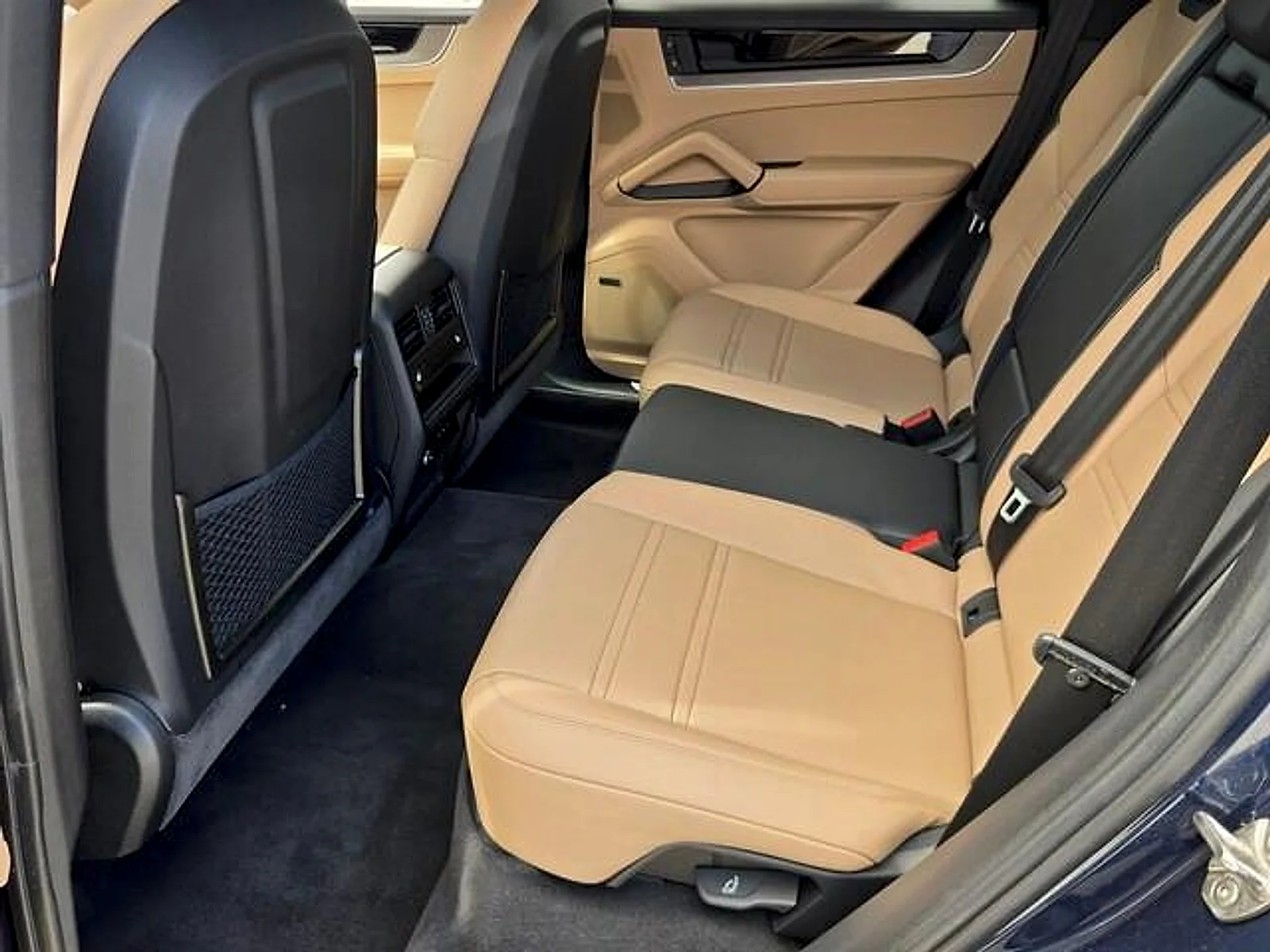 Used 2025  Porsche  image 11
