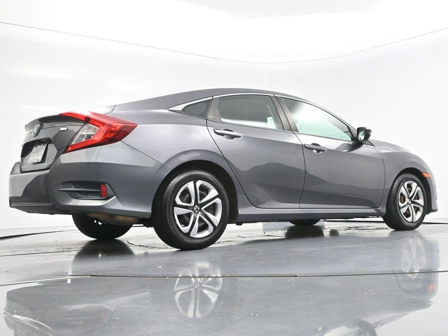 Used 2018 Modern Steel Metallic Honda LX image 43