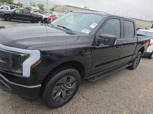 Used 2023 Agate Black Metallic Ford XLT image 2