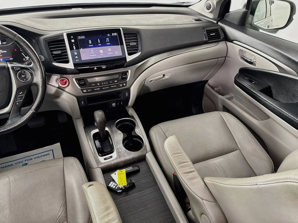 Used 2016 Silver Honda EX-L image 29