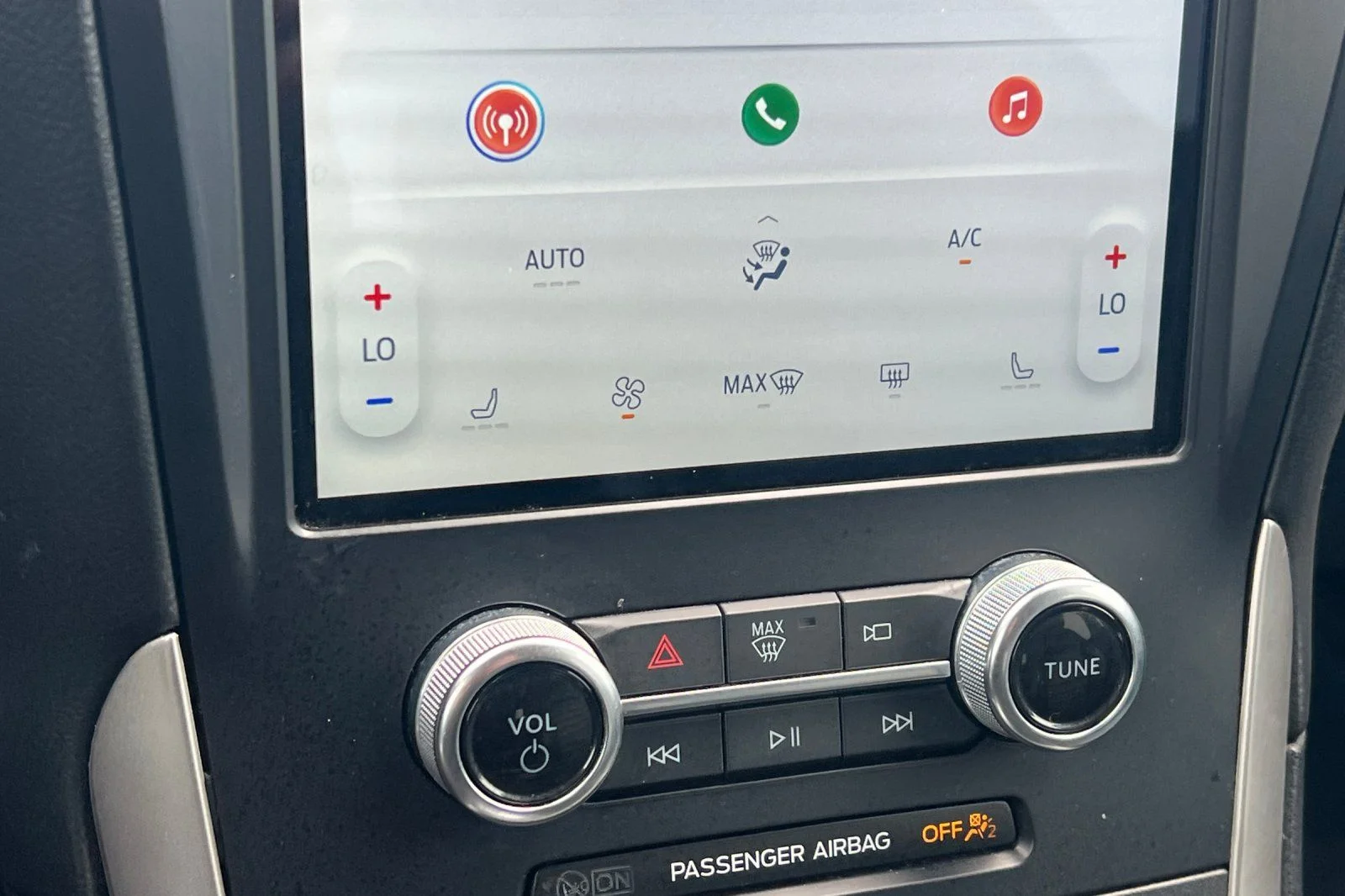 Used 2024 White Ford SEL image 18