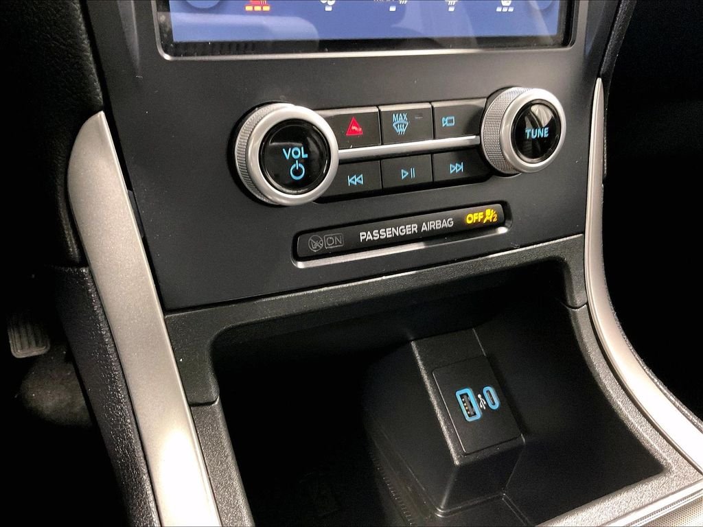 Used 2022 Oxford White Ford SEL image 25