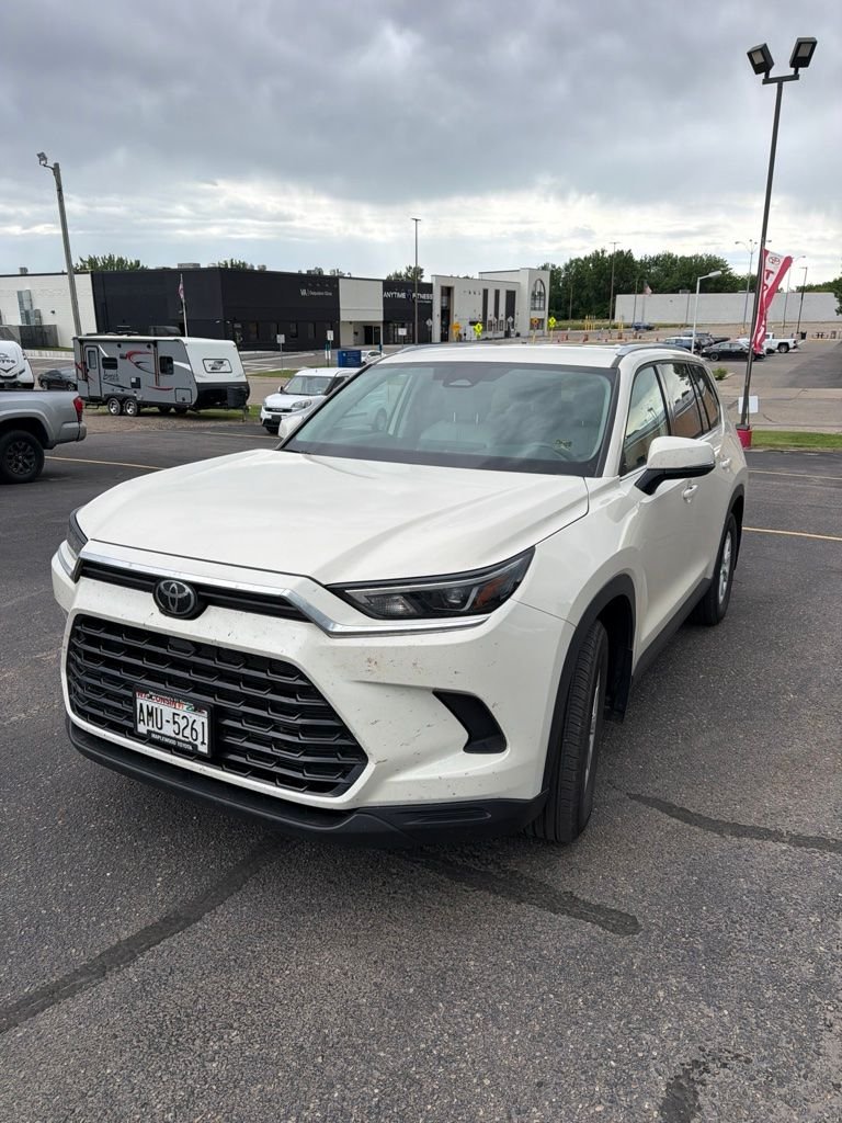 Used 2024 White Toyota XLE image 1