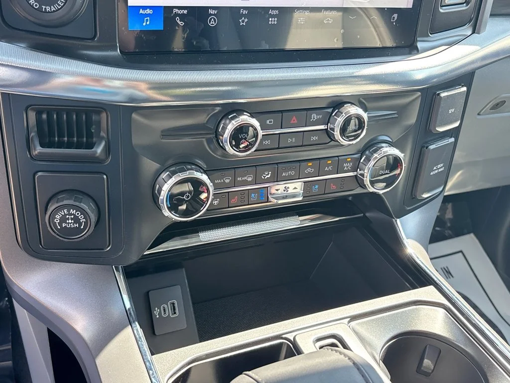 New 2026 Oxford White Ford Lariat® image 35