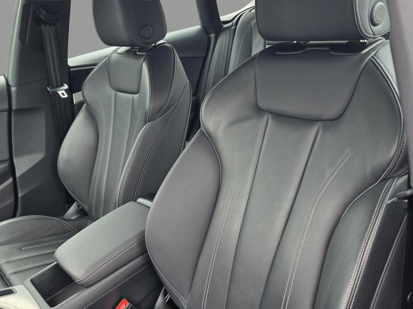 Used 2025  Audi S line Premium image 21