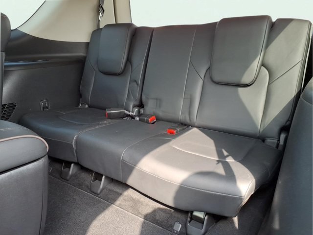 Used 2024 White Nissan Platinum 2WD image 19