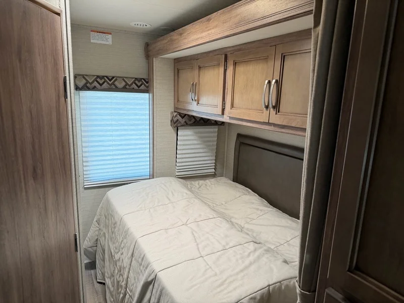 Used 2018 SUMMIT WHITE Chevrolet VAN 159" image 16