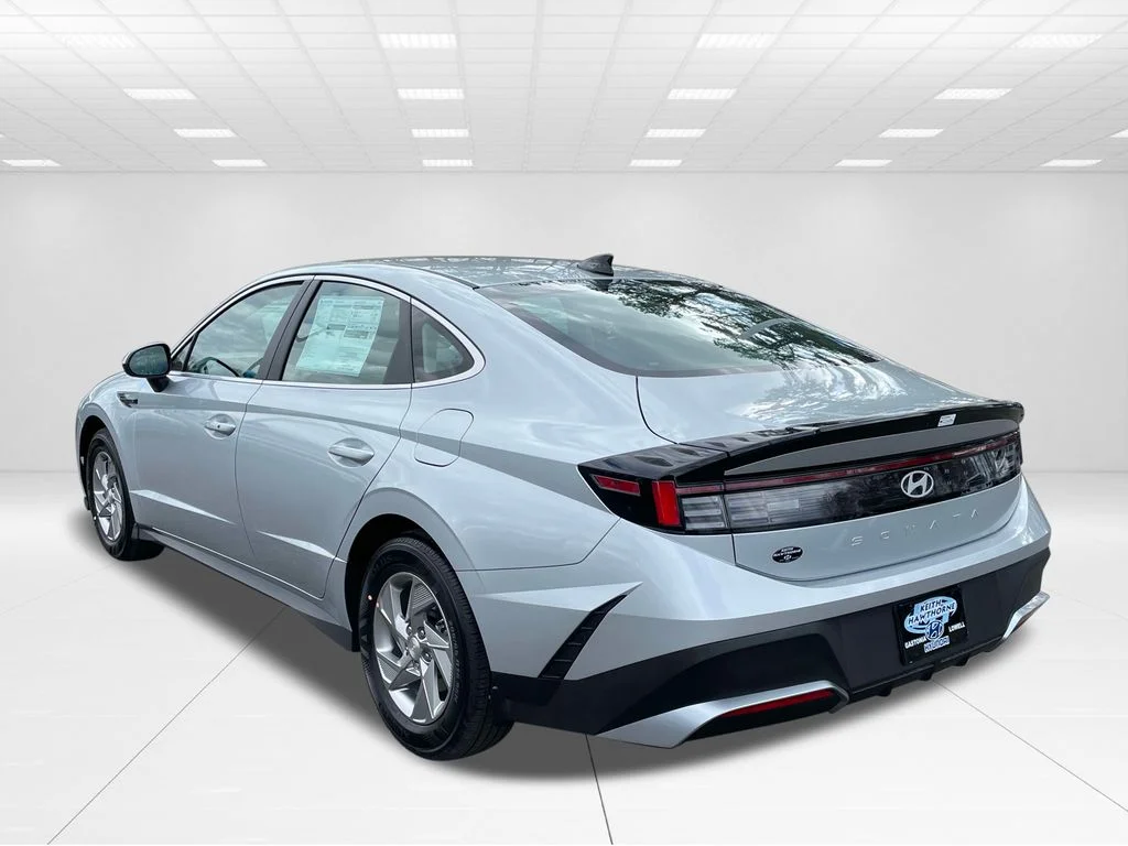 New 2025 Silver Hyundai SE image 5
