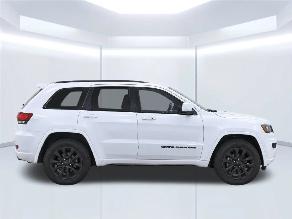 Certified Used 2020 White Jeep Altitude image 11