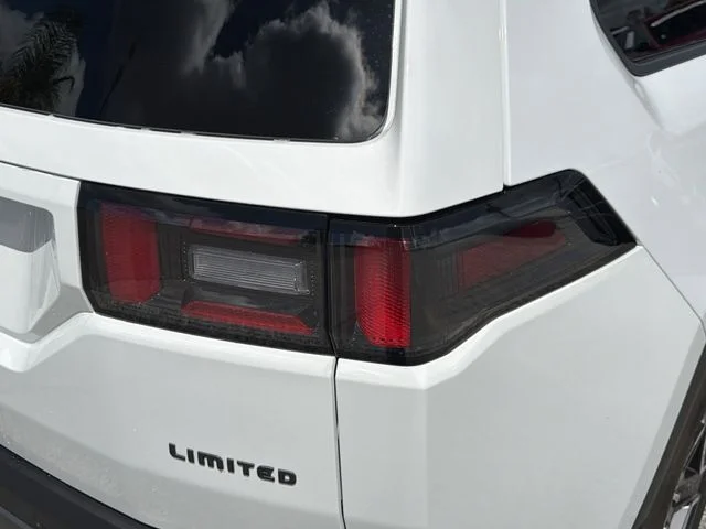 New 2026 Bright White Clear-Coat Exterior Paint Jeep Limited image 9