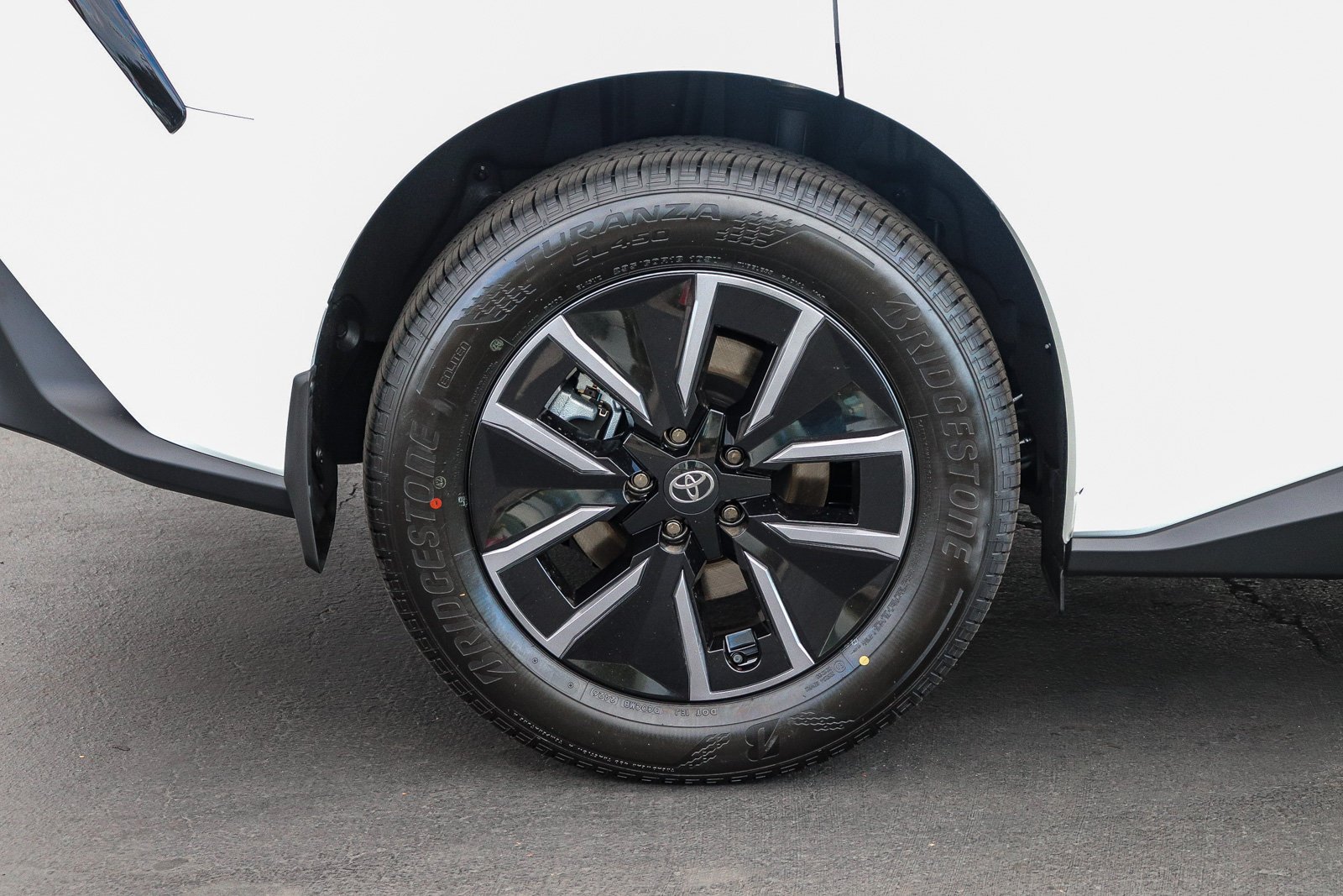 New 2026 Wind Chill Pearl <sup>1</sup> Toyota  XLE image 9