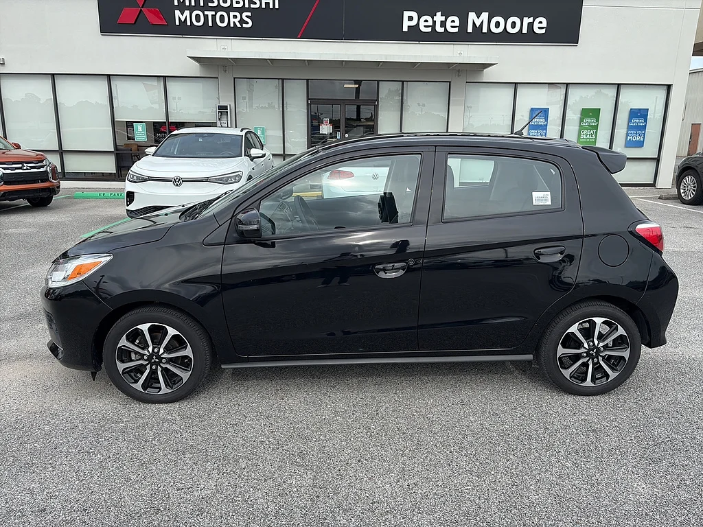 Used 2024 Jet Black Metallic Mitsubishi SE image 3