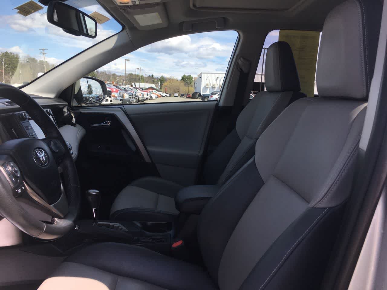 Used 2013  Toyota Limited image 14