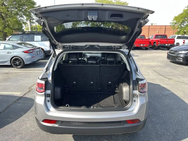 Used 2019 Silver Jeep Limited image 21