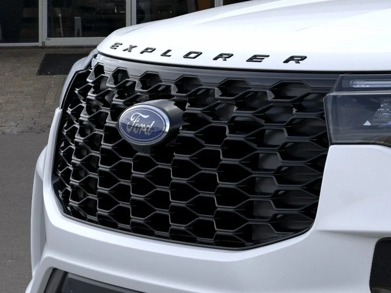 New 2026 Star White Metallic Tri-Coat Ford ST-Line image 16