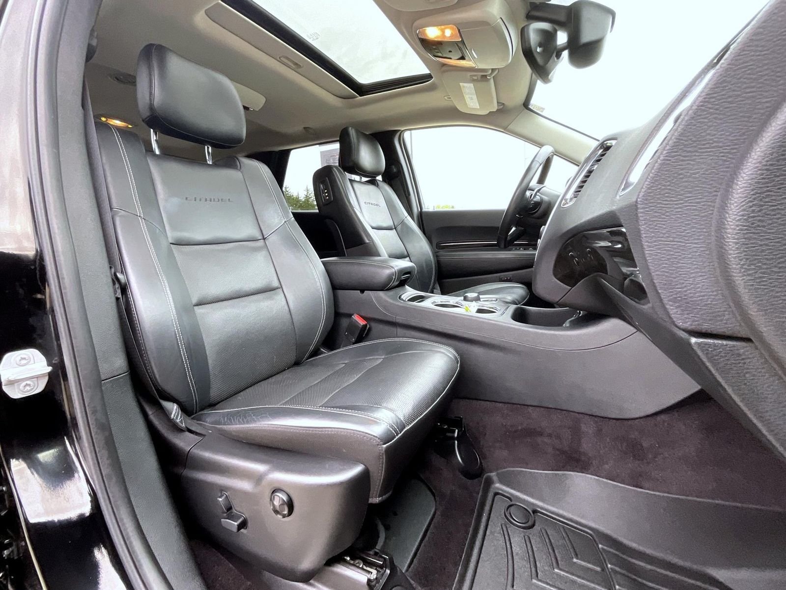 Used 2017 Black Dodge Citadel image 16