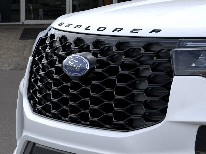 New 2026 Star White Metallic Tri-Coat Ford ST-Line image 17