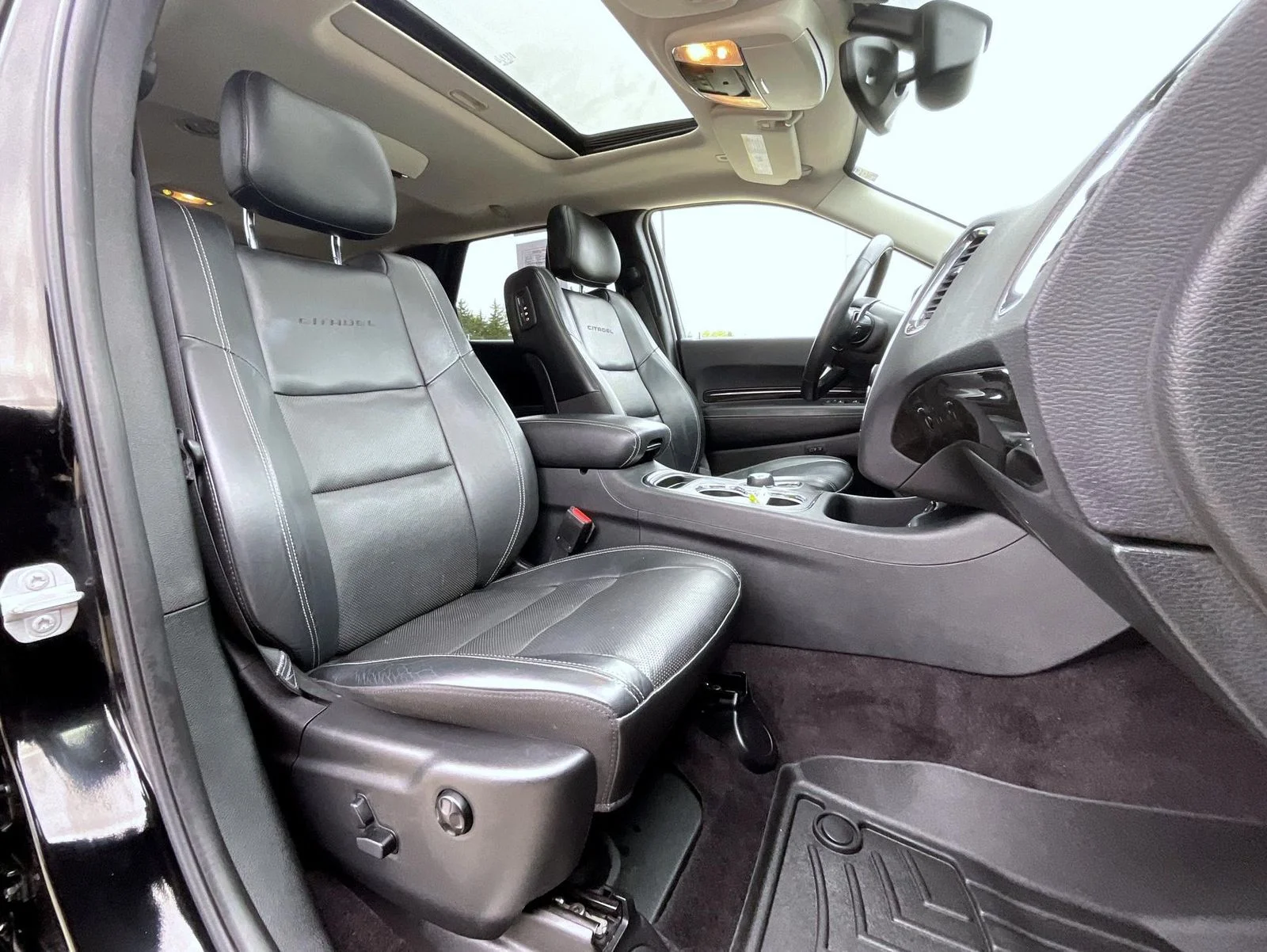 Used 2017 Black Dodge Citadel image 16