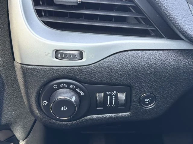 Used 2018 Gray Jeep Limited image 26