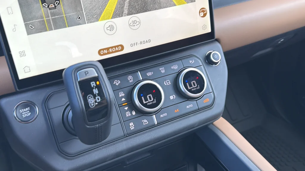 New 2026 Black Land Rover X-Dynamic SE image 24