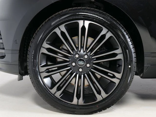 New 2026 Santorini Black Land Rover Dynamic SE image 9